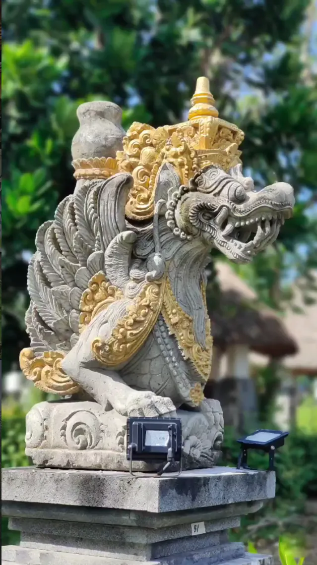 Patung naga
